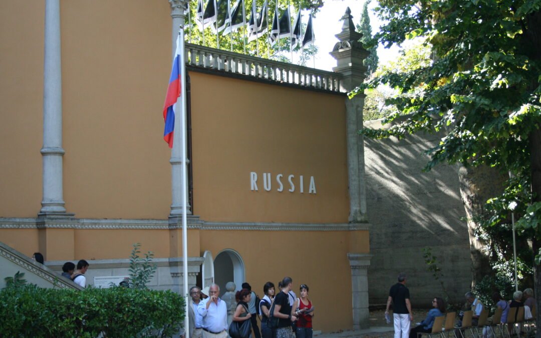 Bolivia se apodera del Pabellón Ruso en la Bienal de Venecia con una fascinante exhibición de 25 artistas