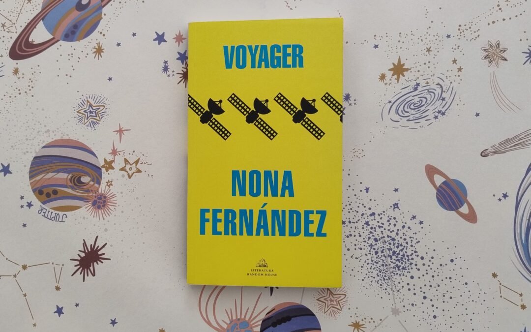 Voyager, el ensayo de la artista chilena Nona Fernandez que nace a partir de la analogía entre la actividad cerebral proyectada en un monitor y las imágenes astronómicas.